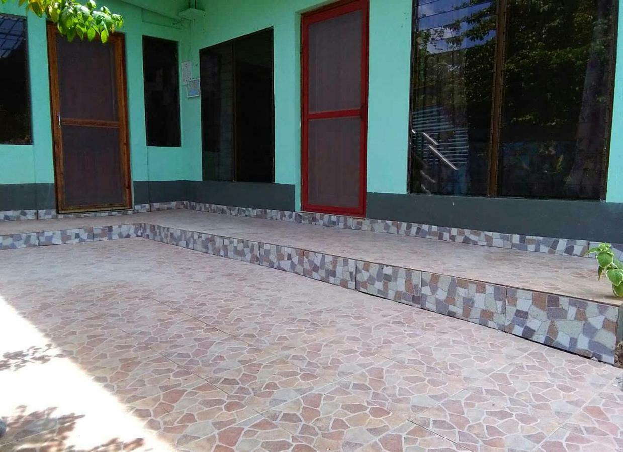 Villy'S Cottage North End Luaran gambar