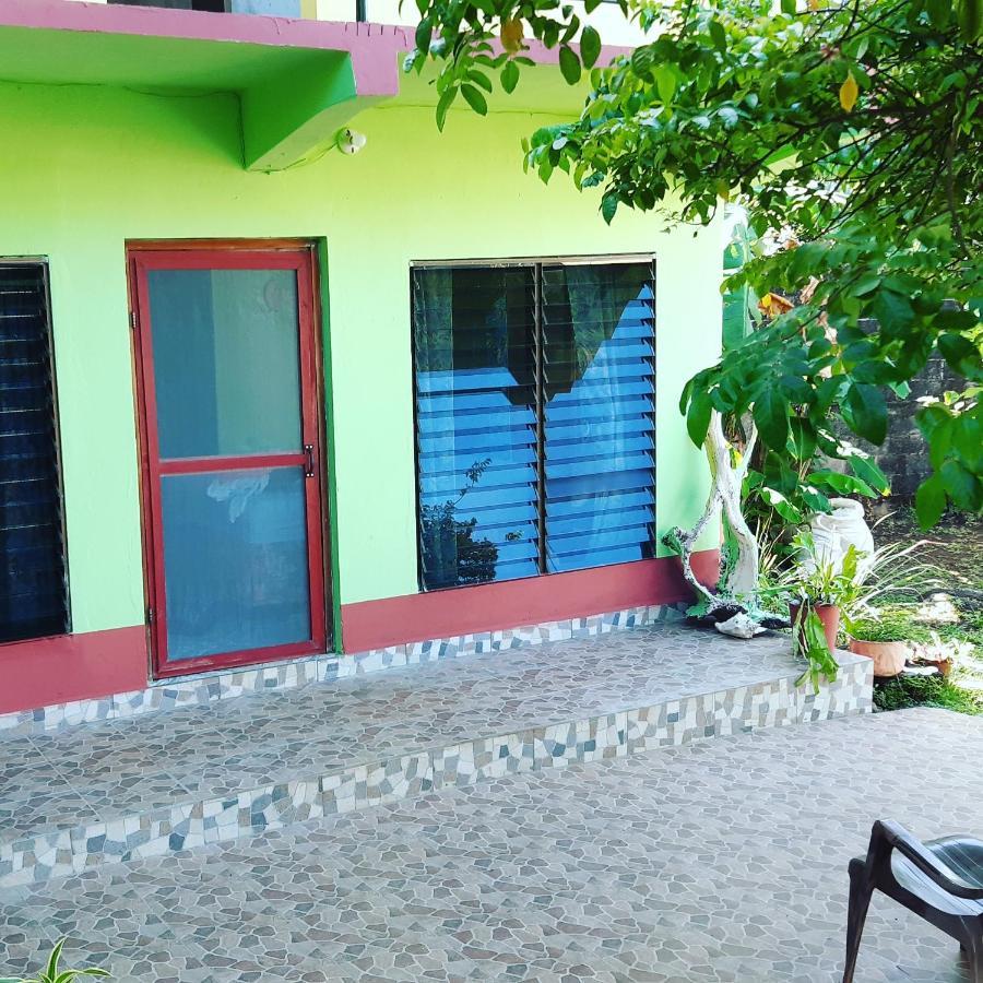 Villy'S Cottage North End Luaran gambar